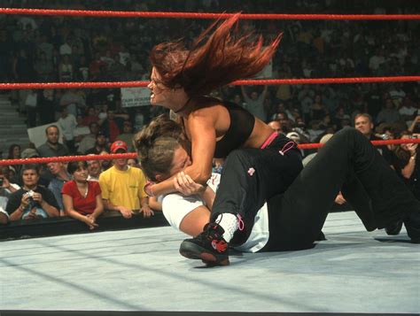 lita breasts|Video: Lita Popped Her Breasts Out On WWE Raw 15 Years。